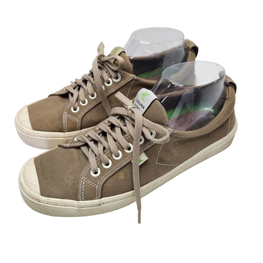 Cariuma Oca Low Taupe Olive Green Canvas Sneakers W9.5 M8 Shoes